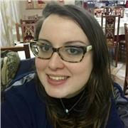 Docente di lingue straniere impartisce lezione di inglese, tedesco e italiano per stranieri